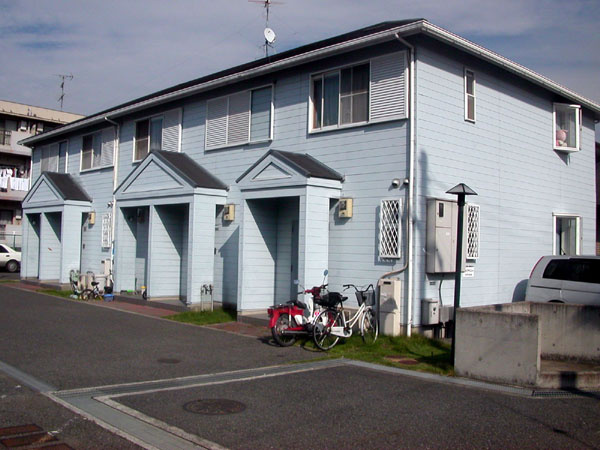 岸和田市西之内町のアパート