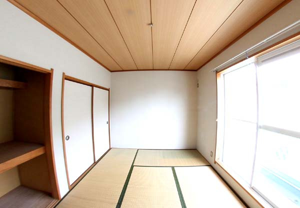 岸和田市西之内町のアパートの和室|和室がひろがる居住スペース