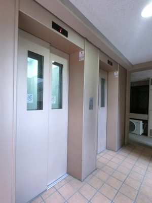 【その他共用部分】 | クリオ川崎六番館 | お買い物時やベビーカーの出し入れに便利なエレベーター付
混雑時にも便利なエレベーター2基付です。