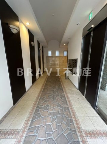 アリス・マナーガーデン谷町　BRAVI不動産のロビー|【アリス・マナーガーデン谷町】落ち着いたロビーです