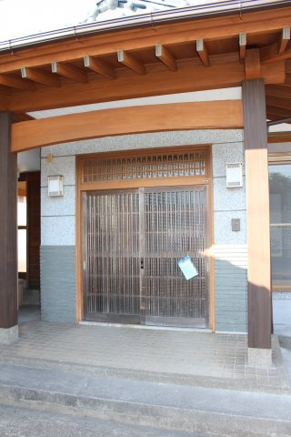 都城市志比田町の中古一戸建の玄関