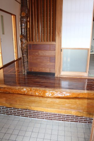 都城市志比田町の中古一戸建の玄関