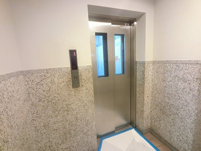 【その他共用部分】 | ビッグヴァン東寺尾 | お買い物時やベビーカーの出し入れに便利なエレベーター付です。