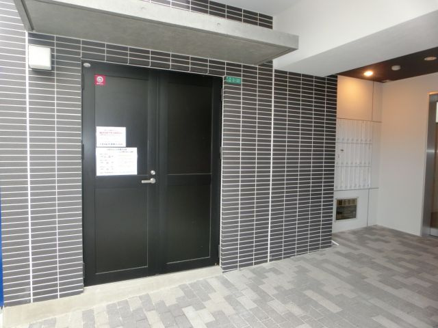 サンロール難波南のエントランス