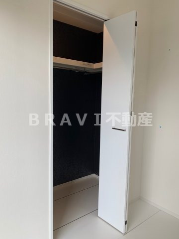 BRAVE北新町（ブレイブキタシンマチ）　BRAVI不動産の収納|【BRAVE北新町（ブレイブキタシンマチ）】ウォークインクローゼット