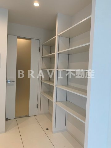 BRAVE北新町（ブレイブキタシンマチ）　BRAVI不動産の収納|【BRAVE北新町（ブレイブキタシンマチ）】こまごまとしたものを収納できそうですね