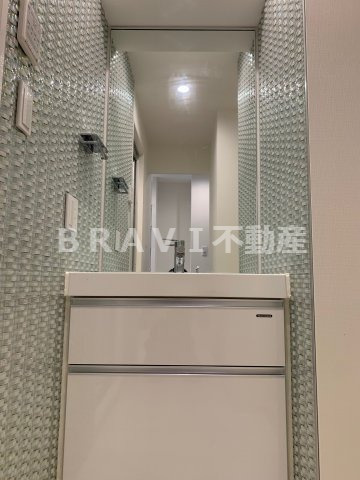 BRAVE北新町（ブレイブキタシンマチ）　BRAVI不動産の独立洗面台|【BRAVE北新町（ブレイブキタシンマチ）】使いやすい独立洗面台です