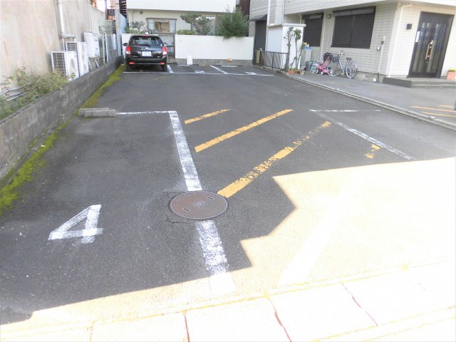 カーサプリメールの駐車場