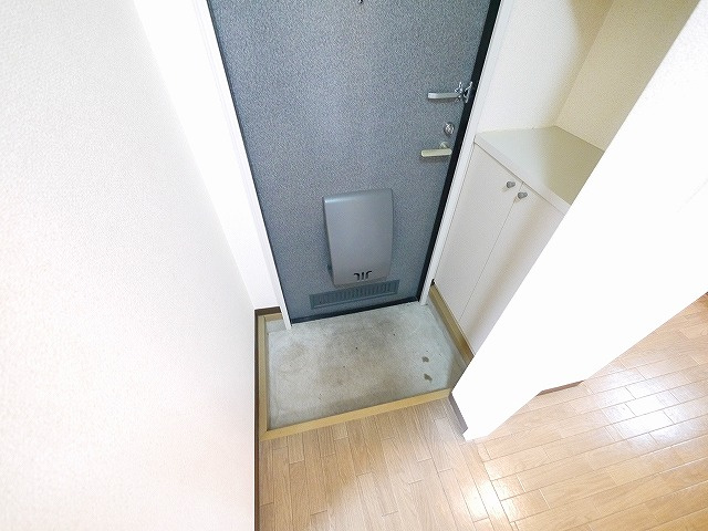 ウィステリア伏見の玄関