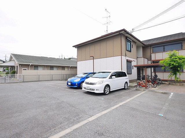 ウィステリア伏見の駐車場