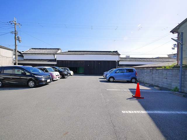 野瀬ガレージの駐車場