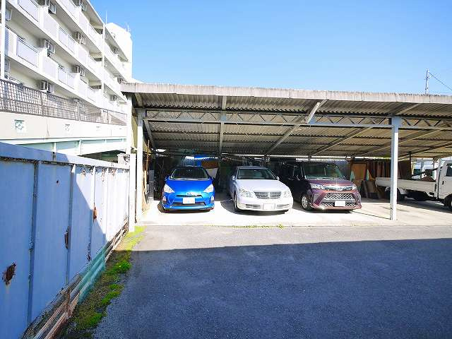 野瀬ガレージの駐車場