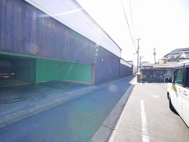 野瀬ガレージの駐車場