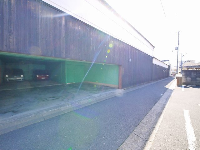 野瀬ガレージの駐車場