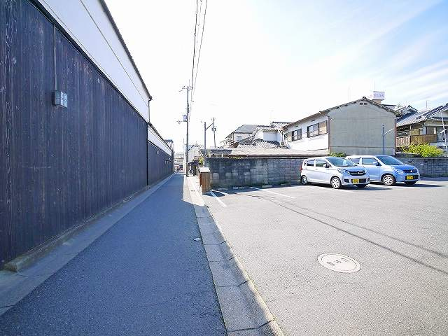 野瀬ガレージの駐車場
