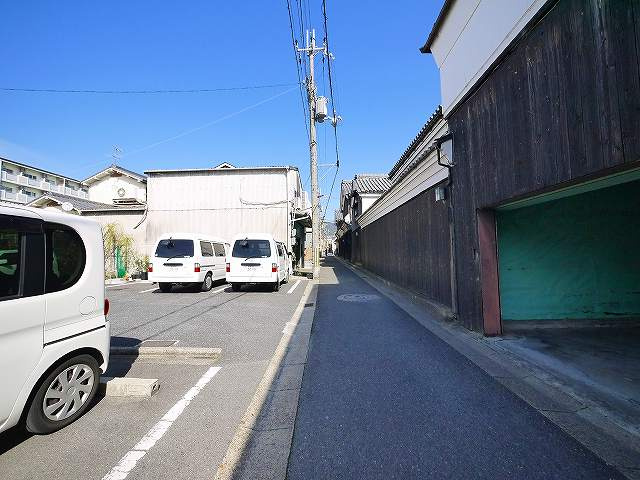 野瀬ガレージの駐車場