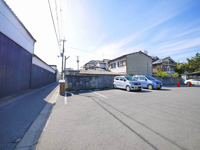野瀬ガレージの駐車場