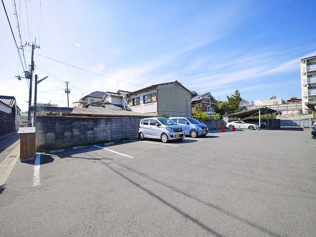 野瀬ガレージの駐車場