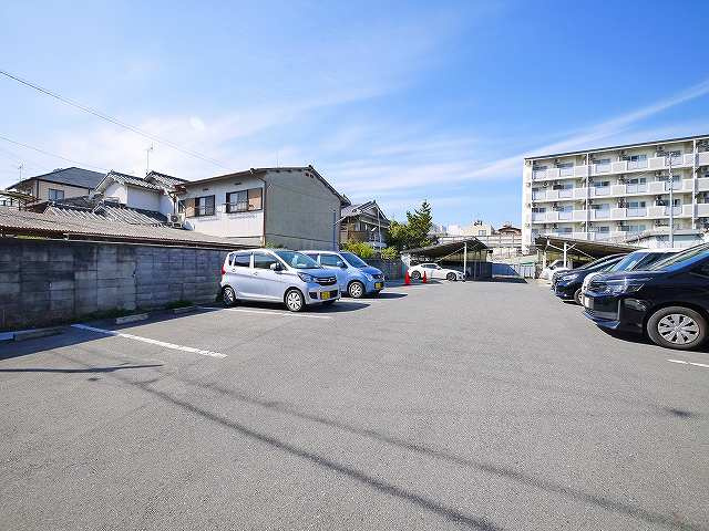 野瀬ガレージの駐車場