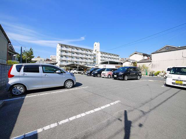 野瀬ガレージの駐車場