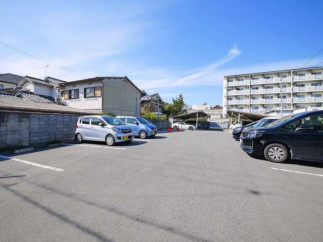 野瀬ガレージの駐車場