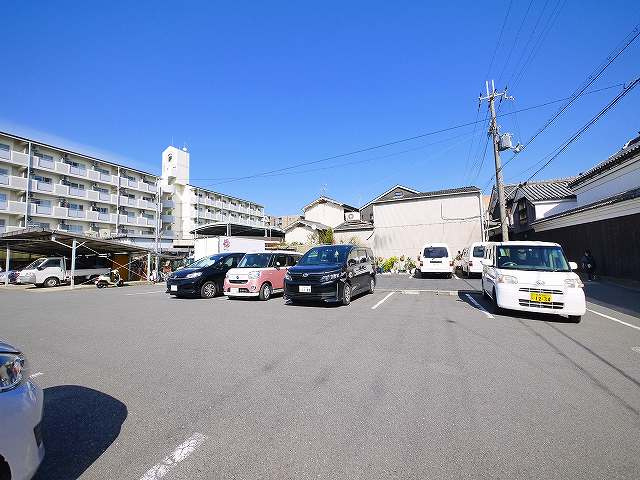 野瀬ガレージの駐車場