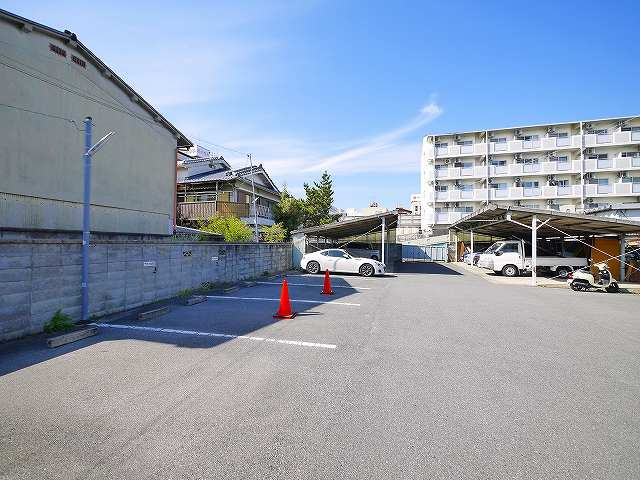 野瀬ガレージの駐車場