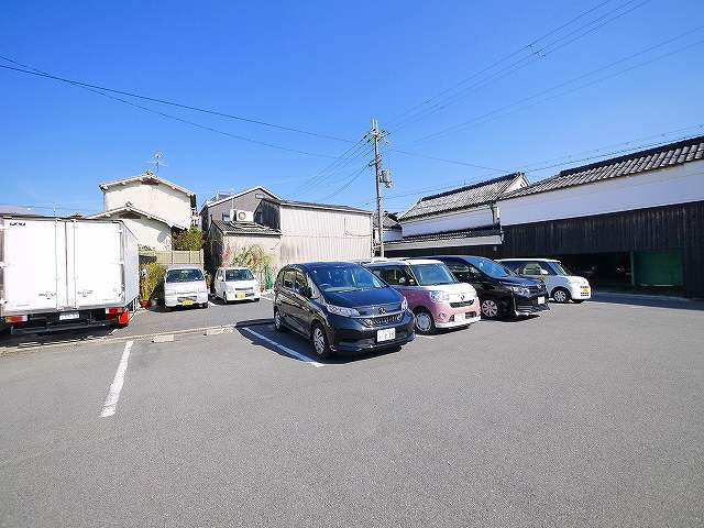 野瀬ガレージの駐車場