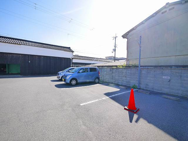 野瀬ガレージの駐車場