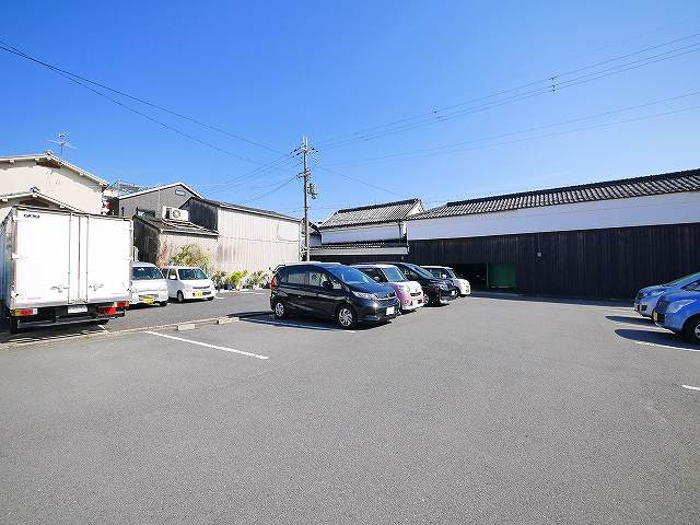 野瀬ガレージの駐車場