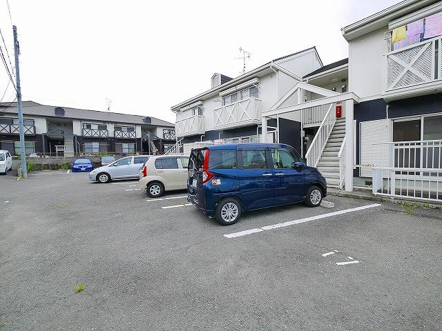 メゾンソワニエAの駐車場
