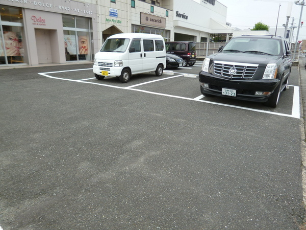 インターファーストビルの駐車場