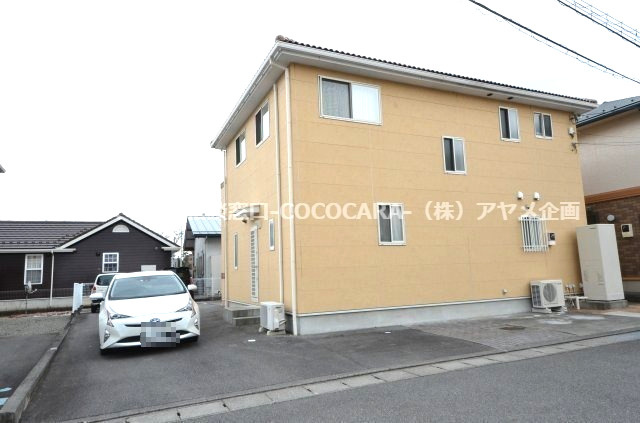 韮崎市旭町上條南割　4LDKS　の駐車場|駐車スペース豊富で最大5台駐車可能です！！