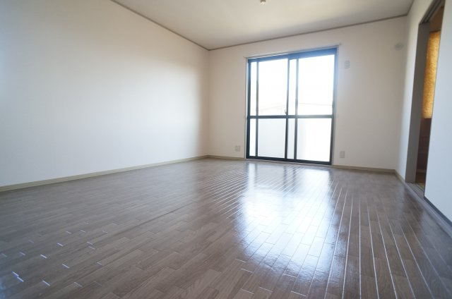 ピーチ宝塚の居間・リビング|参考、同建物・反転間取りの号室