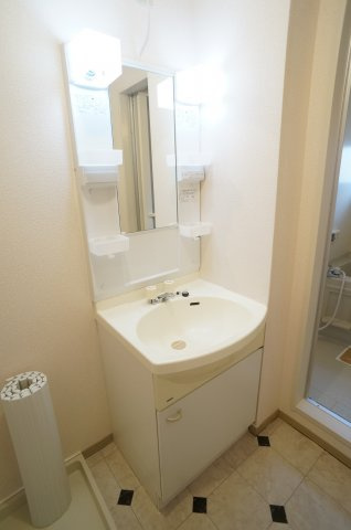 ピーチ宝塚の洗面所|参考、同建物・反転間取りの号室