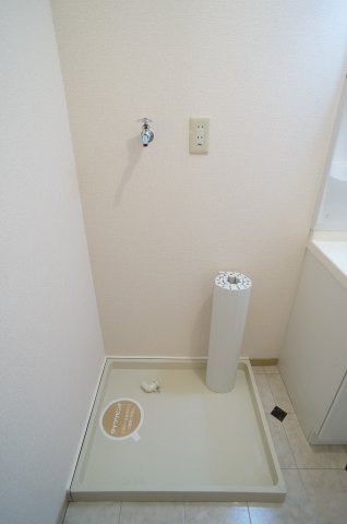 ピーチ宝塚の設備|室内洗濯機置き場です
参考、同建物・反転間取りの号室