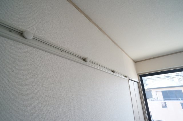 ピーチ宝塚のその他|服などをかけられるフックバー付き
参考、同建物・反転間取りの号室