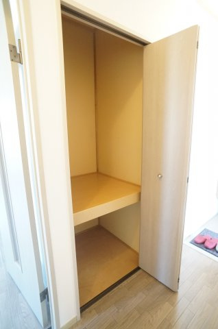 ピーチ宝塚の収納|廊下にも収納があるんです
参考、同建物・反転間取りの号室