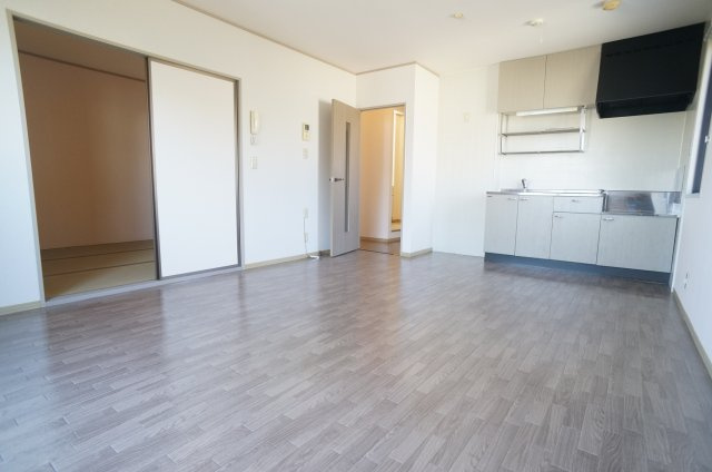 ピーチ宝塚の居間・リビング|参考、同建物・反転間取りの号室