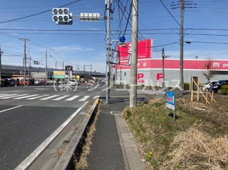 【前面道路含む現地写真】