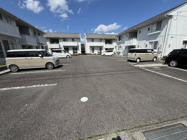 メゾンアムール　A棟の駐車場
