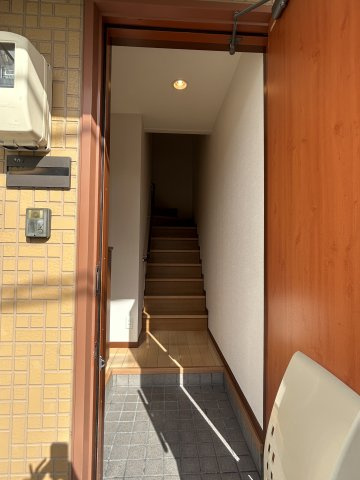 メゾン　ラ　パヴィエ　A棟の玄関