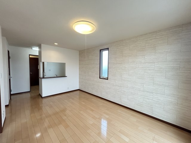 メゾン　ラ　パヴィエ　A棟の居間・リビング