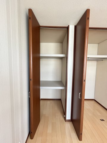 メゾン　ラ　パヴィエ　A棟の収納