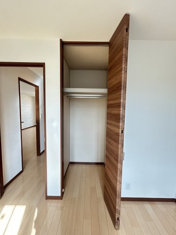 メゾン　ラ　パヴィエ　A棟の収納