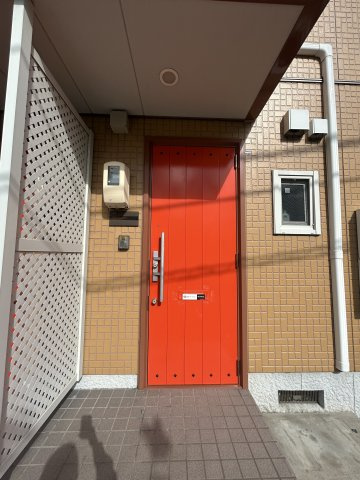 メゾン　ラ　パヴィエ　A棟の玄関