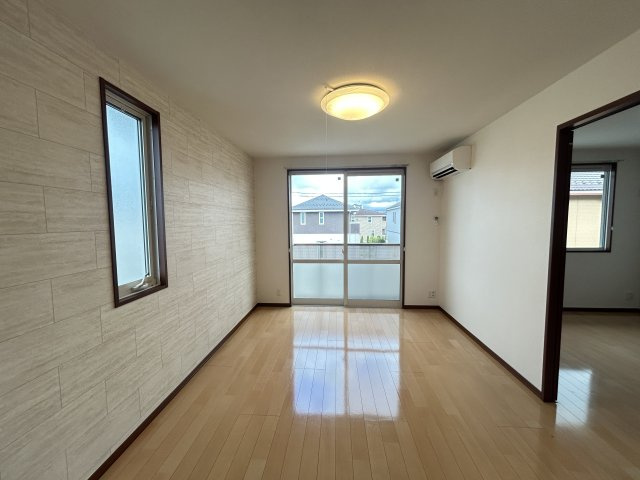 メゾン　ラ　パヴィエ　A棟の居間・リビング