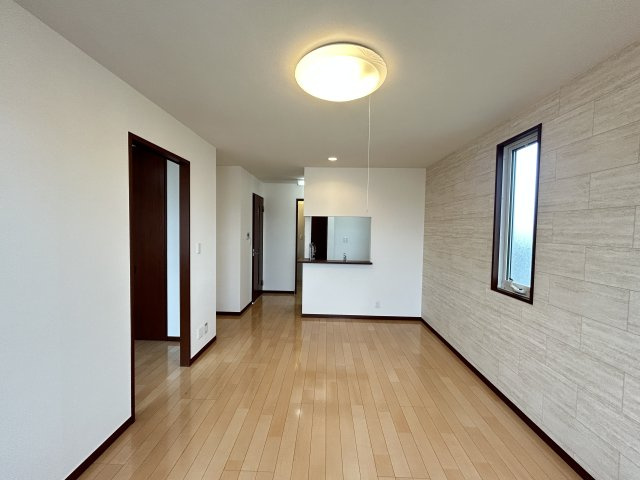 メゾン　ラ　パヴィエ　A棟の居間・リビング