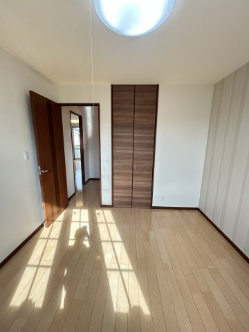 メゾン　ラ　パヴィエ　A棟の洋室