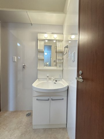 メゾン　ラ　パヴィエ　A棟の洗面所